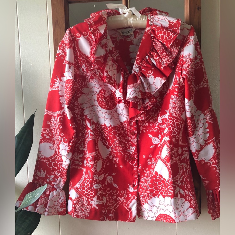 Vintage 60s Red & White Floral Print Ruffled Collar Blouse ❣️